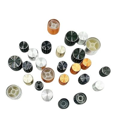 Des boutons de contrôle audio en aluminium de haute qualité sont disponibles dans de nombreuses tailles pour les potentiomètres
